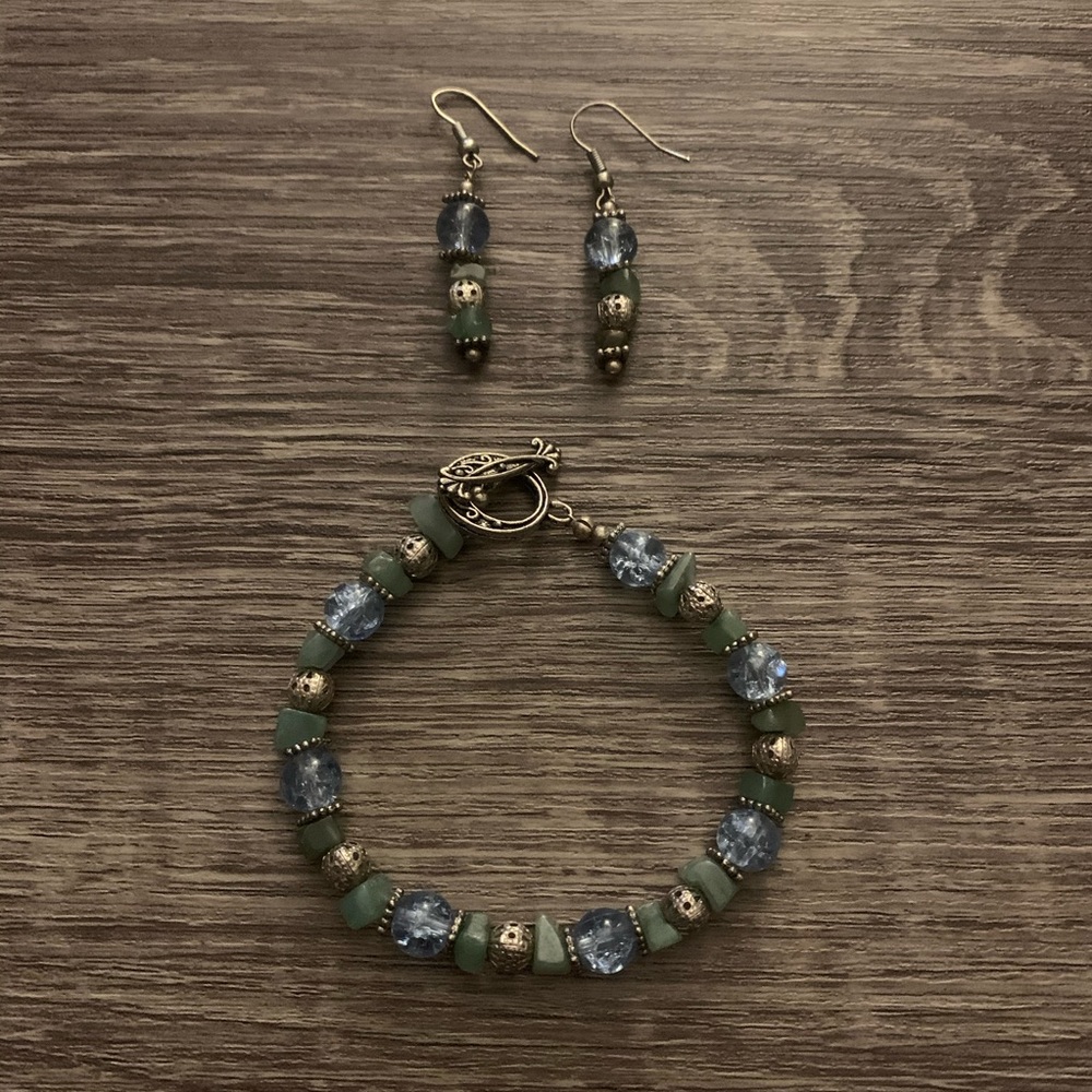 Blue and green beaded jewelry set